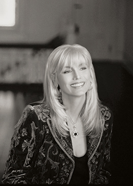 Emmylou Harris headshot