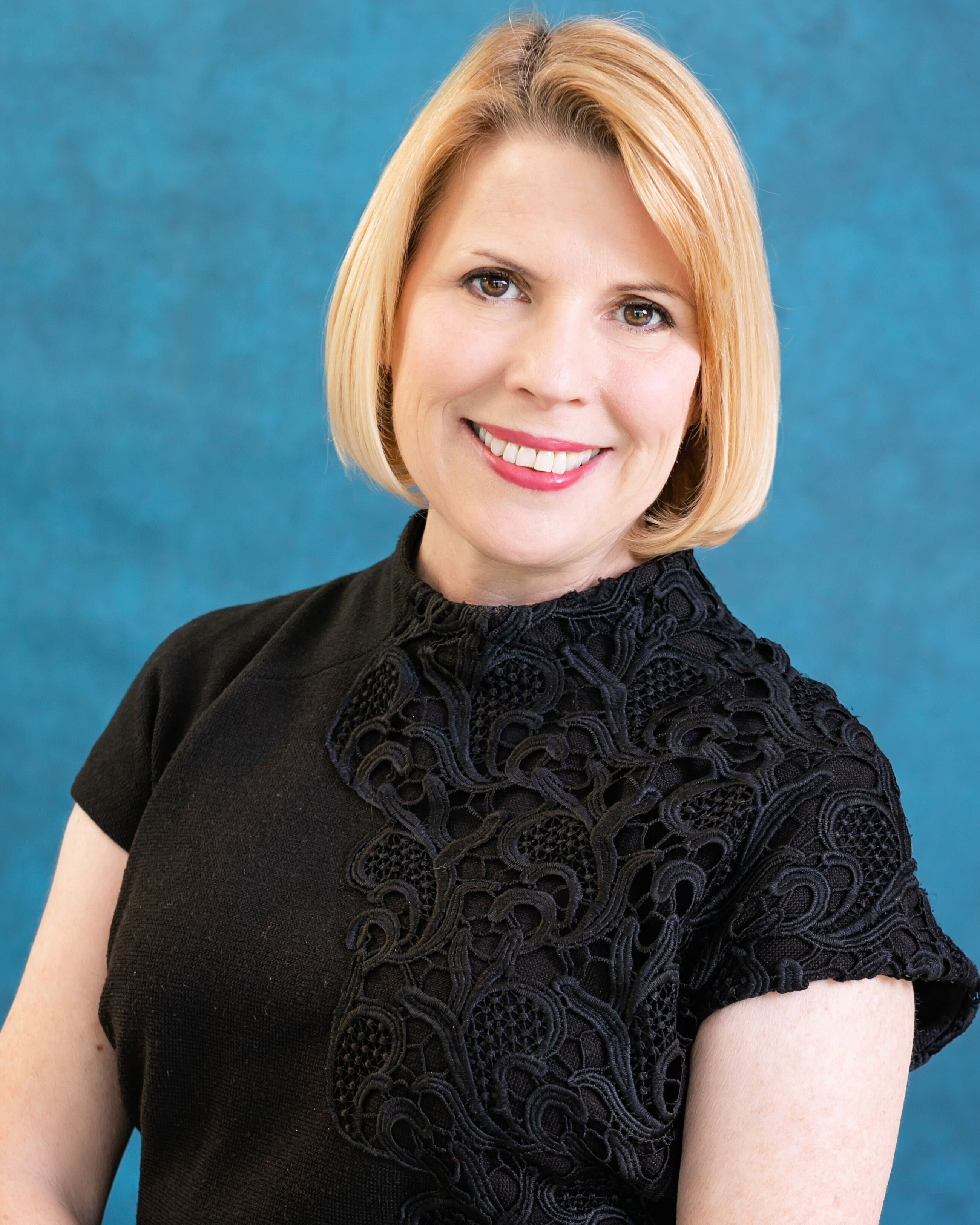 Suzanne Lacey headshot